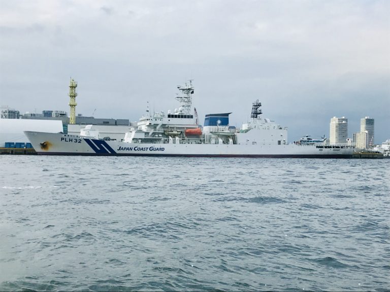 PLH-32 あきつしま（横浜港 新港ふ頭）の写真