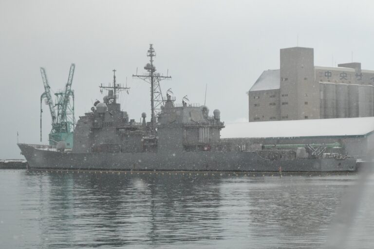 CG-54 アンティータム（小樽港 勝納ふ頭で撮影）