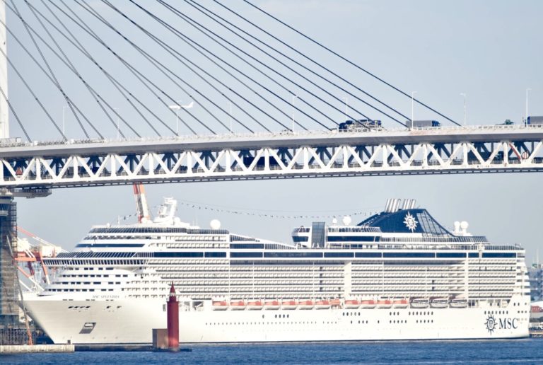 MSCスプレンディダ（横浜港 大さん橋埠頭）の写真