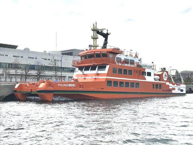 ガリンコ号III IMERU（横浜港 新港ふ頭）の写真
