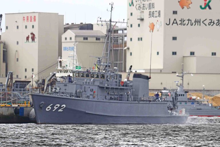 MSC-692 くろしま（佐世保港 干尽岸壁）