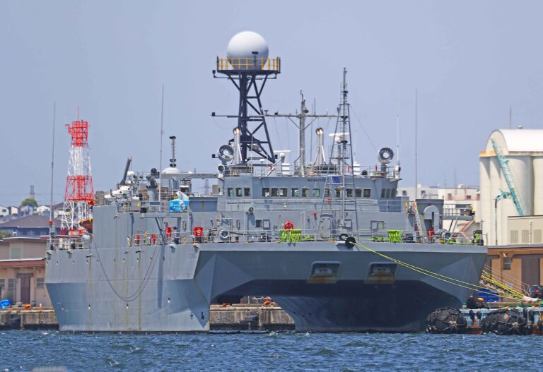 T-AGOS-19 ヴィクトリアス（横浜港で撮影）