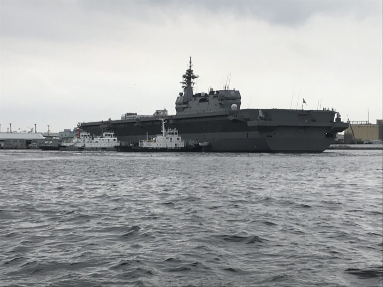DDH-184 かが（横浜港）の写真