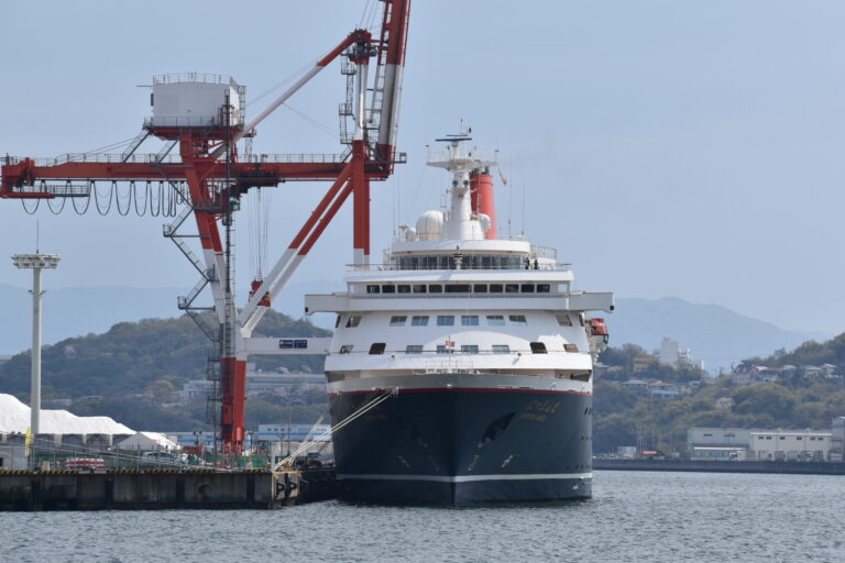 にっぽん丸（和歌山下津港 西浜第5岸壁）の写真