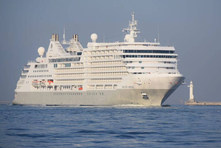シルバー・ムーン（大阪港）