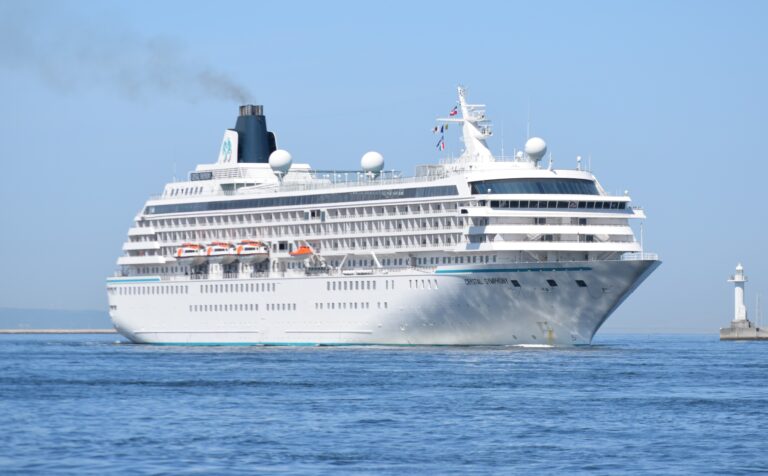 クリスタル・シンフォニー（大阪港）