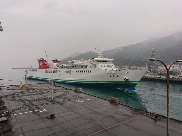 えひめ（八幡浜港で撮影）