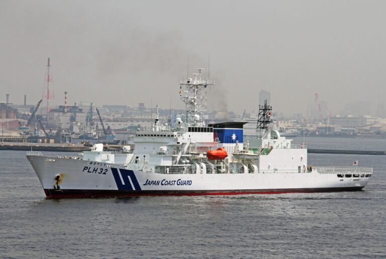 PLH-32 あきつしま（横浜港で撮影）