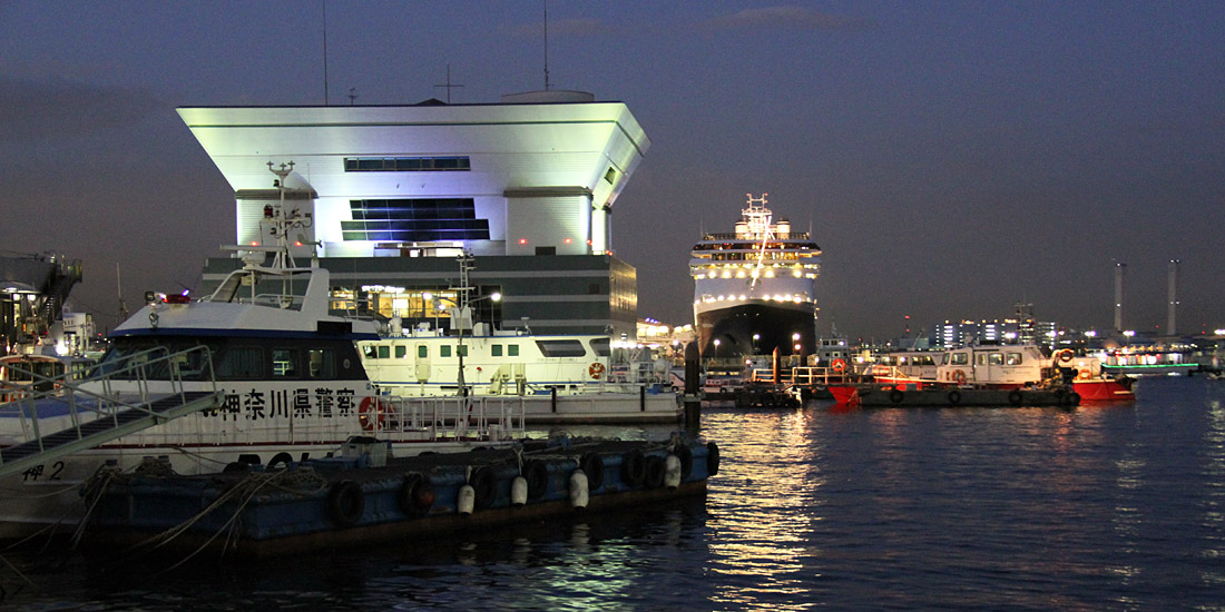 横浜港カレンダー 横浜港客船カレンダー付ポスター 購入予約の受付開始 フネコ Funeco