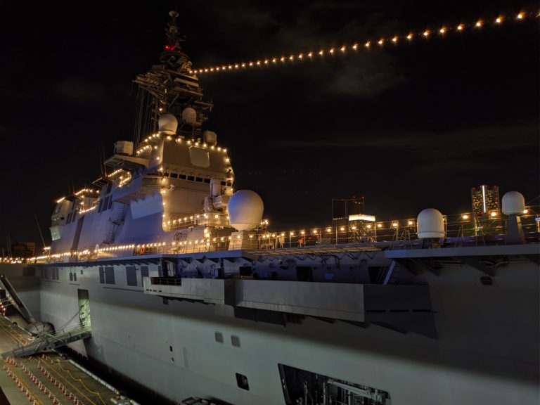 DDH-183 いずも（横浜港 大さん橋埠頭）の写真