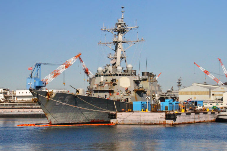 DDG-65 ベンフォールド（横須賀港で撮影）