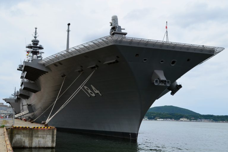 DDH-184 かが（小樽港 勝納ふ頭で撮影）