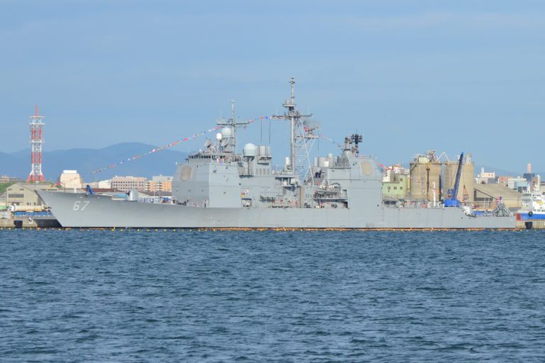 CG-67 シャイロー（函館港 港町ふ頭）の写真
