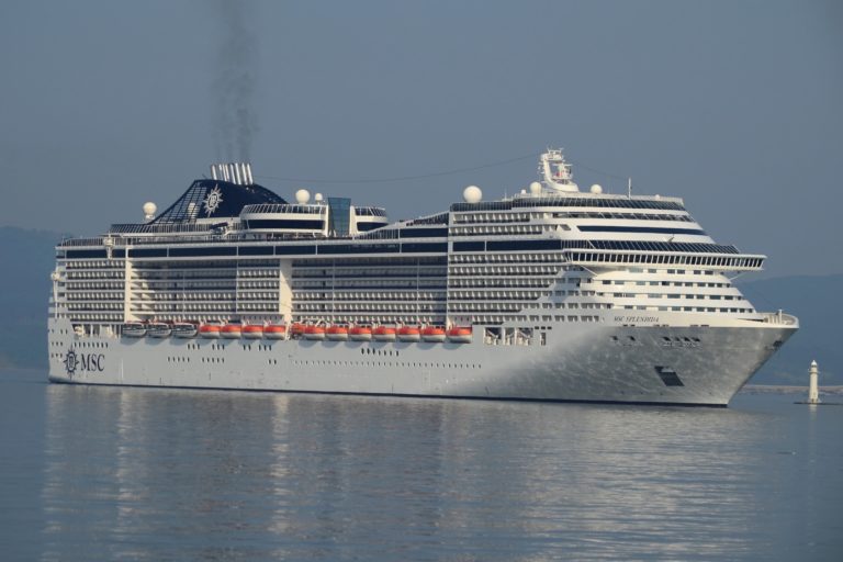 MSCスプレンディダ（函館港）