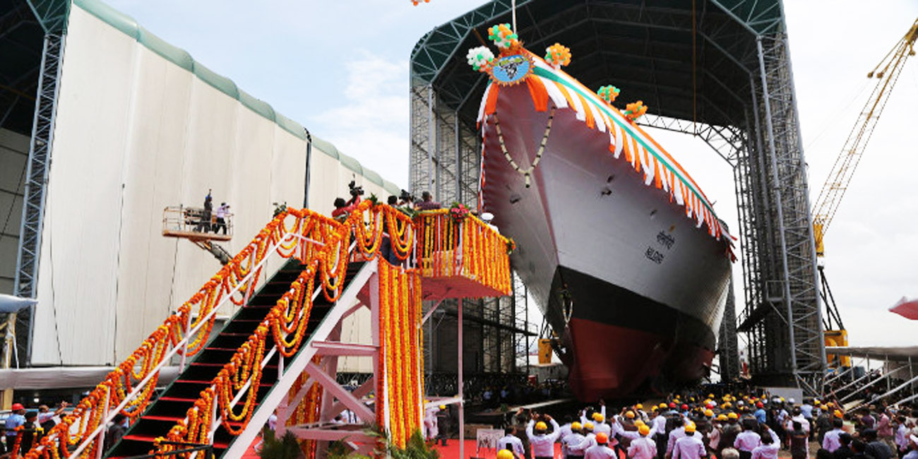 インド海軍の新フリゲート「ニルギリ」、ムンバイのマザゴンドックで進水