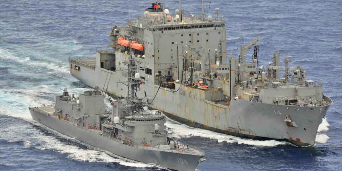 護衛艦きりさめ、米貨物弾薬補給艦セサール・チャベスと共同訓練