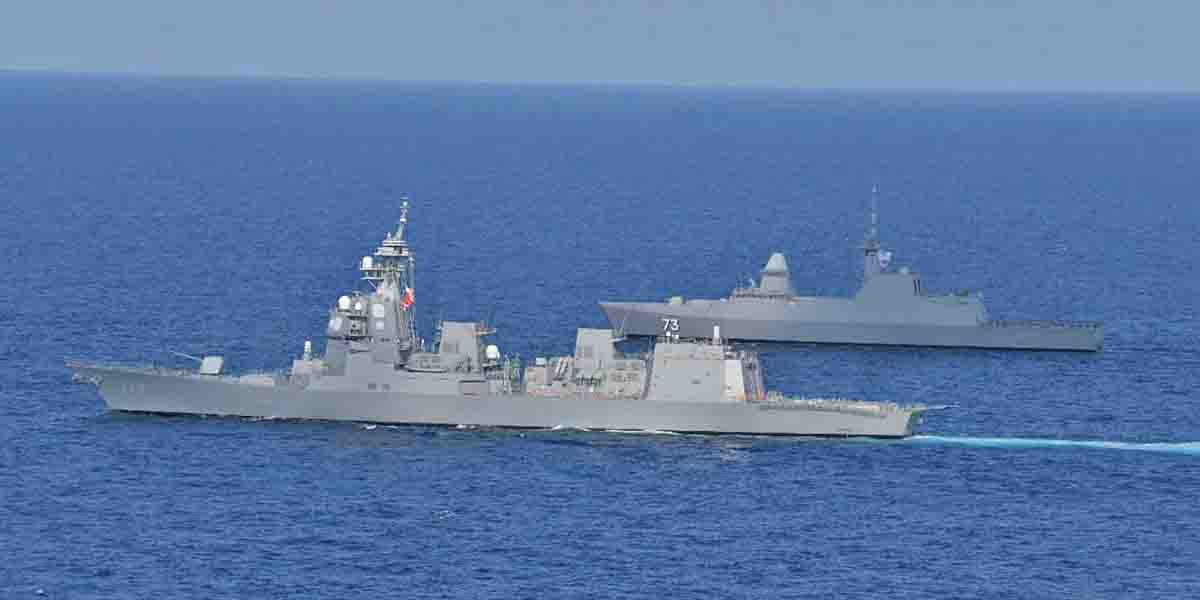 護衛艦あさひ、南シナ海でシンガポール海軍フォーミダブル級フリゲート「シュープリーム」と親善訓練を実施