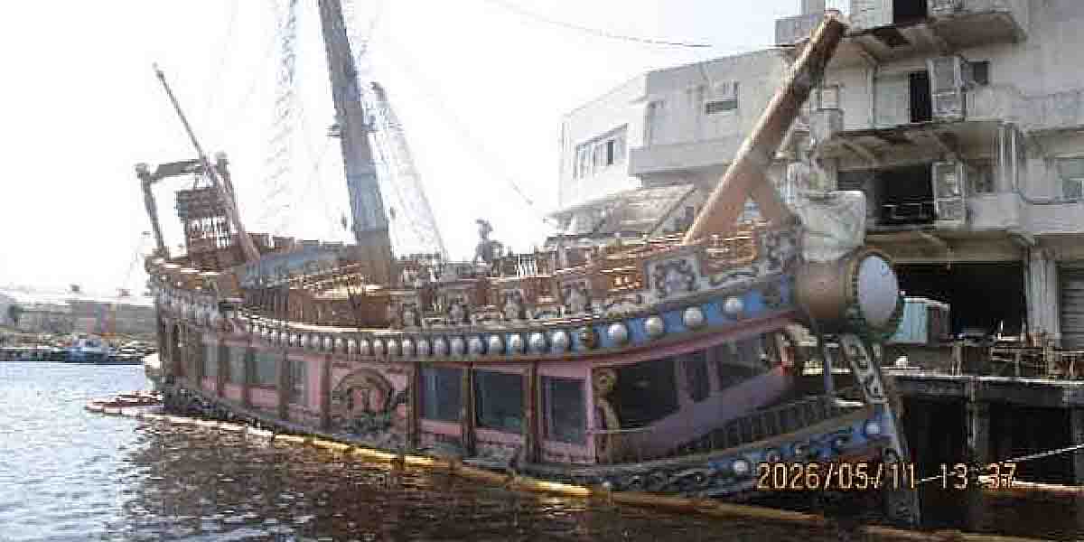 川崎市、白石運河で放置の遊覧船「Anniversary Cruise」を6月17日から行政代執行で撤去へ