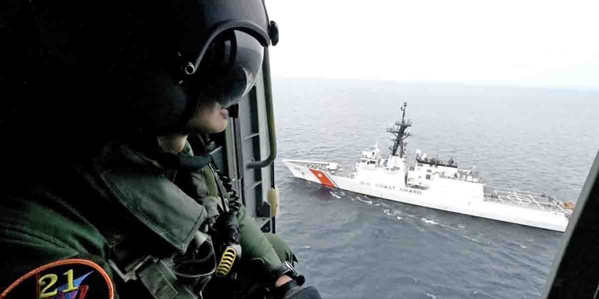 護衛艦ゆうだち、ベンガル湾でシンガポール海軍フリゲート