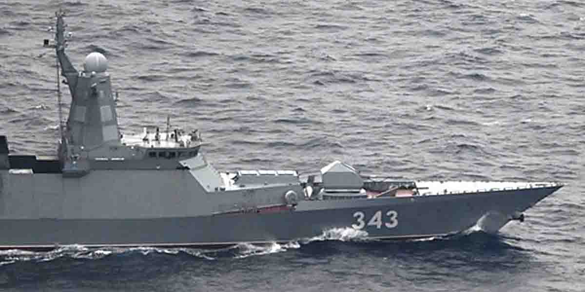 ロシア海軍ステレグシチー級フリゲート「レーズキィ」、宗谷海峡を東進　海自「くまたか」とP-3Cが警戒監視